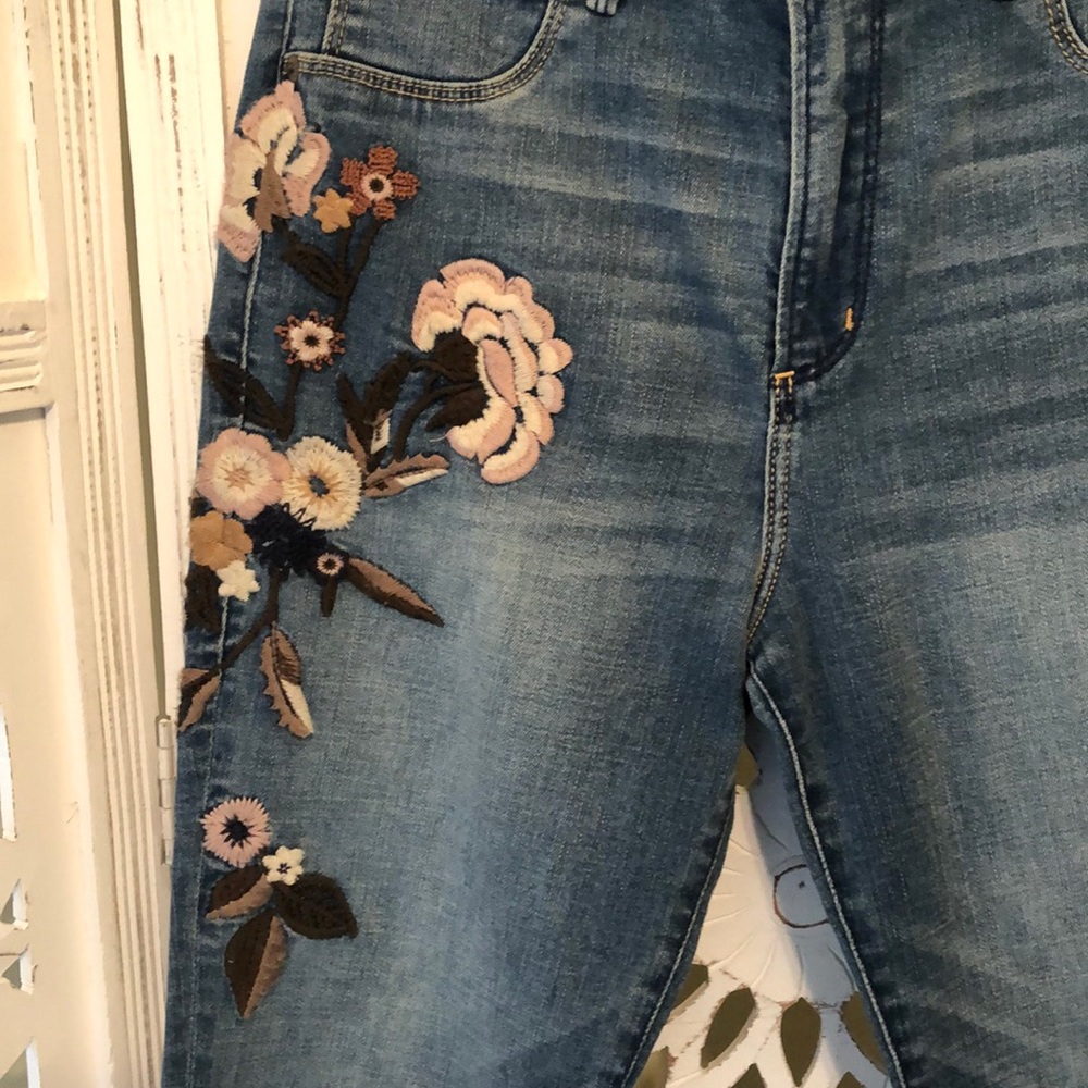 Abercrombie & Fitch Embroidered Jeans - Picture 3 of 6